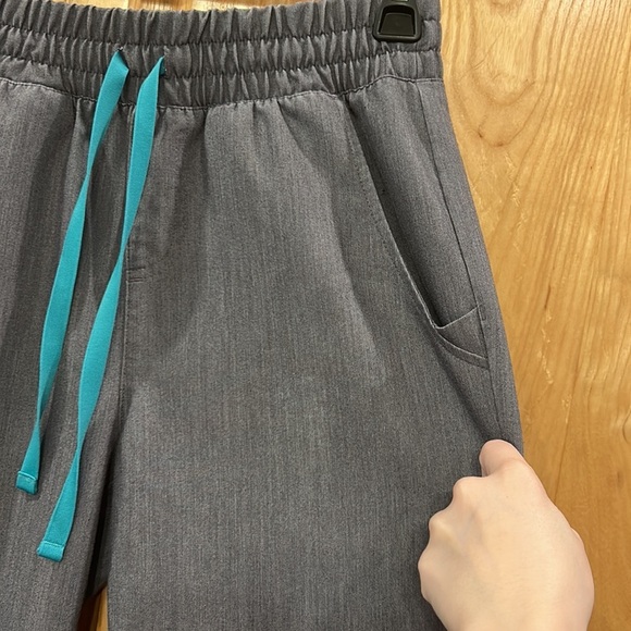 FIGS High Waisted Zamora Joggers - Picture 6 of 10